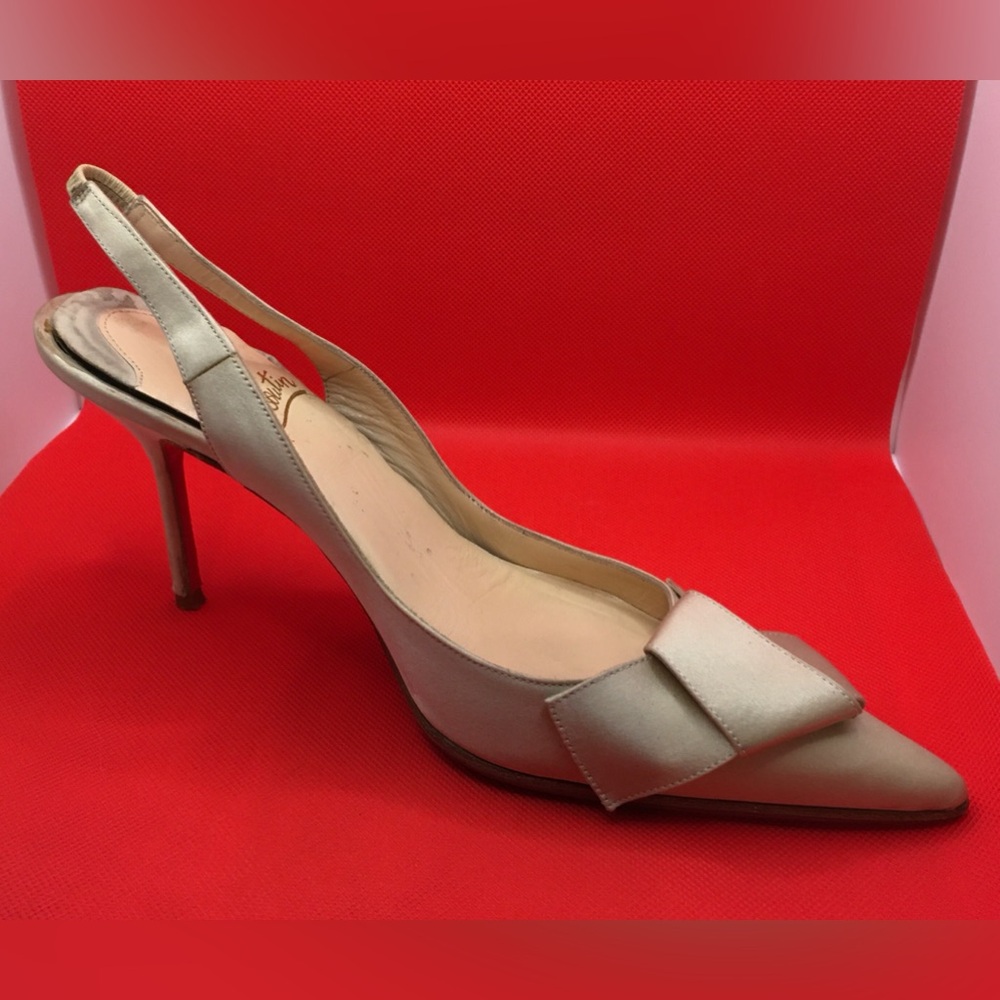 Christian Louboutin w/BOX. Timbree CHAMPAGNE Crepe Satin Bow Slingback Heels